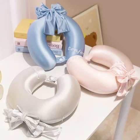 Oreiller de Cou en Forme de U en Mousse à Mémoire de Forme et Soie Glacée Mignon Nœud Voyage Bureau Oreiller de Sieste Ergonomique