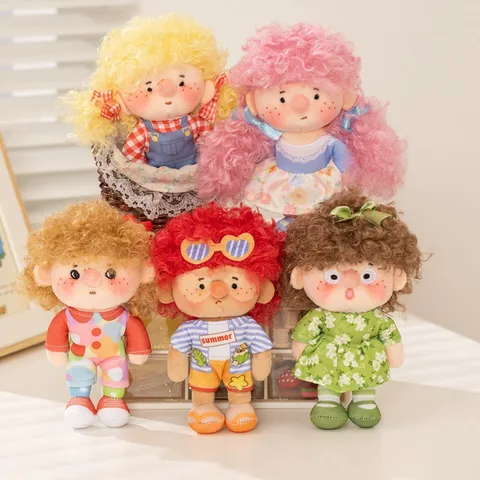 Lindo Afro Pelo Rizado Muñeca de Chica con Pecas Juguete de Peluche Llavero Colgante de Bolsa de Dibujos Animados Suave