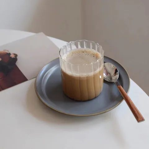 Klares Hohes Borosilikatglas Becher Vertikal Gestreifter Ripple Milch Saft Becher Hitzebeständiges Trinkglas