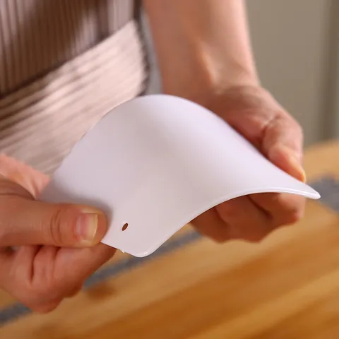 Racloir à Pâte en Plastique Spatule à Crème de Gâteau Coupe-Pâtisserie Flexible Outil de Cuisson de Cuisine avec Trou de Suspension pour Pâtisserie Maison