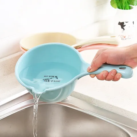 Louche à Eau en Plastique Épais Cuisine Domestique Cuillère à Eau Cuillère à Shampoing pour Bébé Écope de Salle de Bain