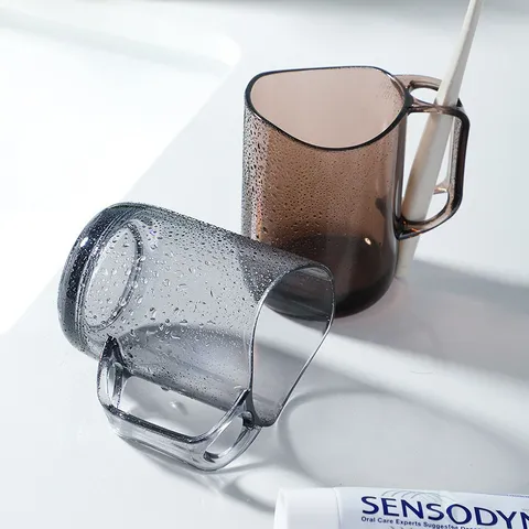 Bicchiere per Collutorio in Plastica Trasparente Tazza per Spazzolino con Manico Curvo Creativo Tazza da Bagno Minimalista Tazza d'Acqua per Coppie