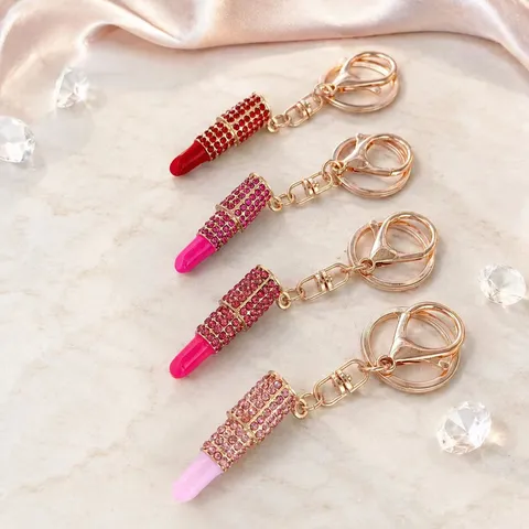 Porte-clés Créatif Strass Rouge à Lèvres en Alliage de Zinc Incrusté de Diamants Anneau de Clés de Voiture Pendentif de Sac Cadeau de Porte-clés de Mode pour Femmes