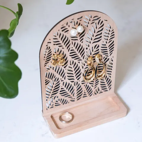 Boho Holz Ohrring Ständer Hohl Lasergeschnitten Blattmuster Bogen Schmuckhalter Desktop Ring Aufbewahrungstablett Basis Deko