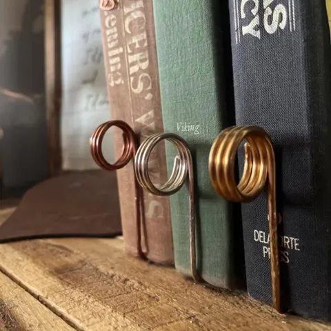 Segnalibro ad Anello in Metallo Martellato Fatto a Mano Regalo per Amanti della Lettura Supporto per Pagine Minimalista Accessorio