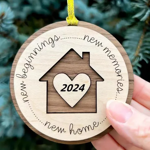 2024 Neues Zuhause Erster Weihnachtsbaumschmuck Aus Holz Unser Erstes Haus Einweihungsgeschenk Plaid Schleife Dekoration