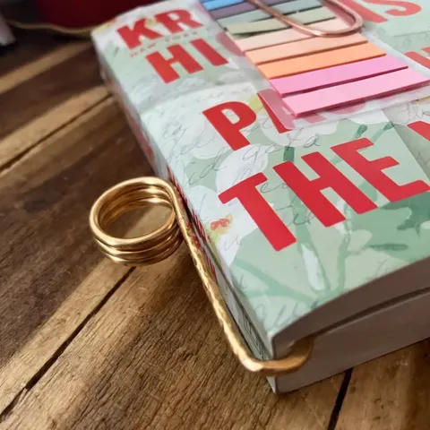 Segnalibro ad Anello in Metallo Martellato Fatto a Mano Regalo per Amanti della Lettura Supporto per Pagine Minimalista Accessorio