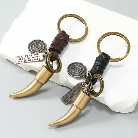 Vintage Braided Cowhide Leather Keychain Zinc Alloy Animal Tooth Pendant Inscribed Rectangle Plate Metal Key Ring For Bag Car Key Decor