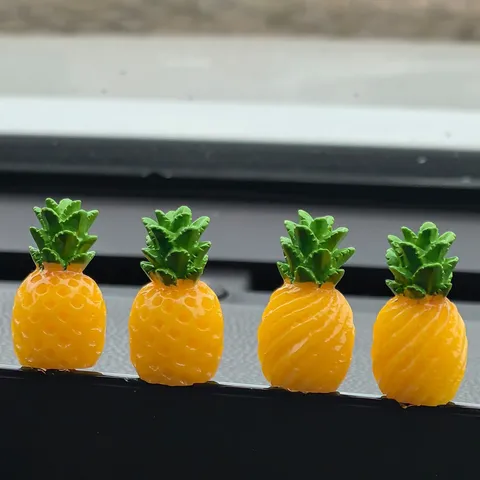 Mini Ornamento per Auto Ananasso in Resina Simpatico Figurine di Frutta Decorazione Cruscotto Cartoon Regalo