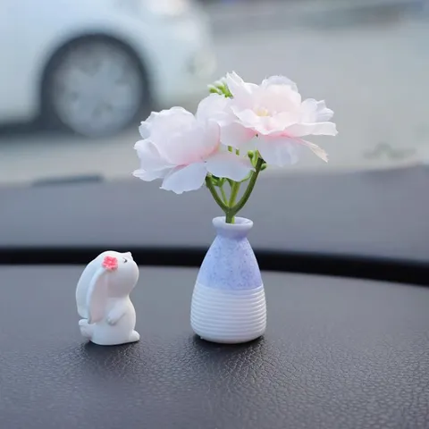 Miniatura Florero de Resina con Linda Estatuilla de Conejo y Planta Artificial Ideal para Consola Central de Coche y Decoración de Escritorio