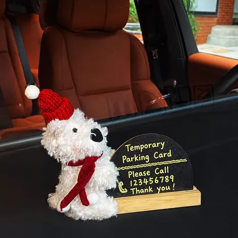 Lindo Perro de Peluche West Highland Placa de Número de Estacionamiento Temporal para Coche Decoración de Adorno Interior de Coche de Dibujos Animados Creativo