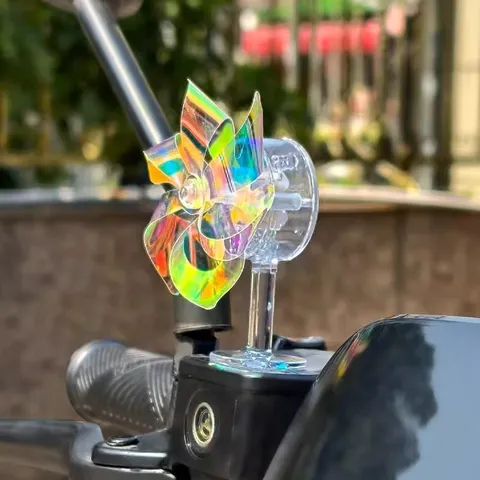 Piccolo Mulino a Vento per Auto Luminoso LED Alimentato dal Vento Cartone Animato Plastica Colorato Mulino a Vento Girevole Decorazione Interni Auto