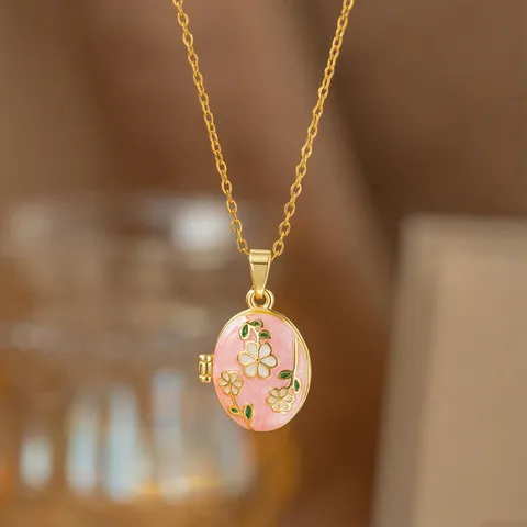 Collar Guardapelo Vintage de Esmalte con Flores y Mariposas para Mujer Cadena de Acero de Titanio Colgante de Corazón y Estrella Bañado en Oro Joyería
