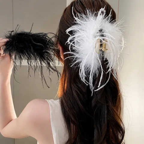 Large Ostrich Feather Hair Claw Clip Fluffy Winter Shark Clip Elegant Hair Accessories For Women Girls Hair Styling