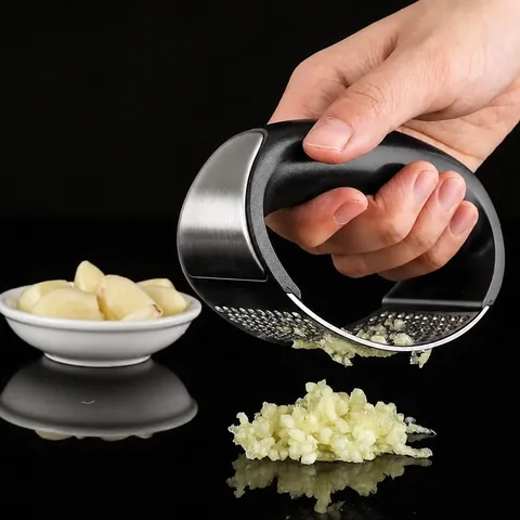 Manual Stainless Steel Garlic Press Kitchen Gadget Ergonomic Arc Handle Garlic Mincer Presser Tool for Home Cooking