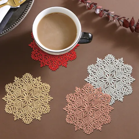 Noël Flocon de Neige PVC Sous-Verre Set de Table Ajouré Anti-Brûlure Isolation Thermique Tasse Tapis Décoration de Table