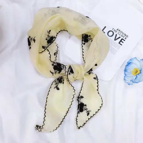 Dames Mode Lyocell Driehoekssjaal Geborduurd Bloemen Haarband Retro Casual Literair Decoratieve Hoofdsjaal Voor Lente