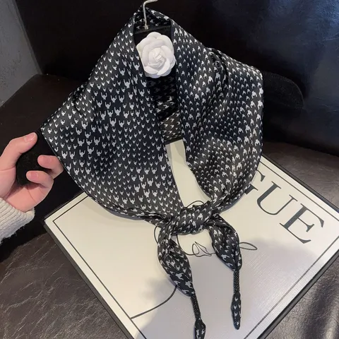 Dames Satijn Driehoekssjaal Lichtgewicht Bloemen Paisley Luipaardprint Halsdoek Elegante Mode Zijde Gevoel Haar Sjaal Hoofddoek