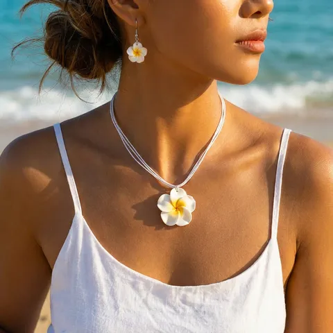 Elegantes Frangipani Schmuckset Für Damen Polymer-Ton Kristall Blume Halskette Und Ohrringe Set Hawaiianischer Strand Urlaubsschmuck