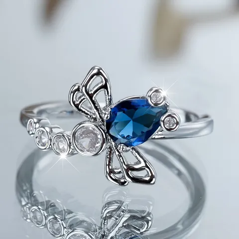 Anello di Rame con Libellula Svuotata Retro Per Donne Placcato Platino Strass Blu Forma Pera Gioielli