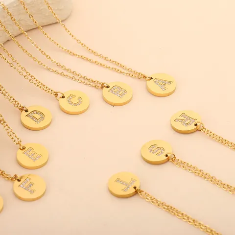 Europäische Und Amerikanische Mode Runder Anhänger 26 Anfangsbuchstabe Halskette Titanstahl Vergoldet Strass Eingelegt Alphabet Schmuck Für Damen Geschenk