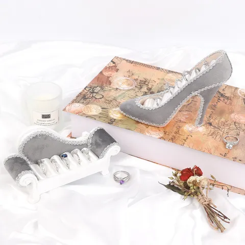 Supporto per Esposizione di Gioielli per Divano a Tacco Alto in Velluto di Resina di Lusso Premium Organizzatore Creativo per Anelli Ornamenti Decorativi