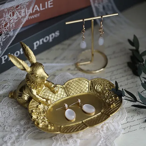 Vintage Golden Resin Rabbit Jewelry Tray European Retro Rabbit Statue Ornament For Ring Necklace Display Photography Prop Storage Stand