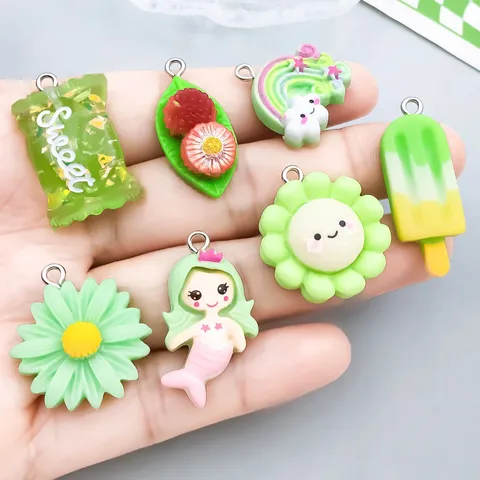 Ciondoli in Resina Verde Frutta Cartone Animato Anguria Mela Orso Sirena Caramelle Ciondoli per Gioielli Fai da Te Accessori Portachiavi Pacchetto Varietà