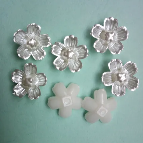 Perline di Fiori a Cinque Petali in Perla Sintetica ABS Accessori per Artigianato Fai da Te per Indumenti Scarpe Reperimenti di Gioielleria Fatti a Mano