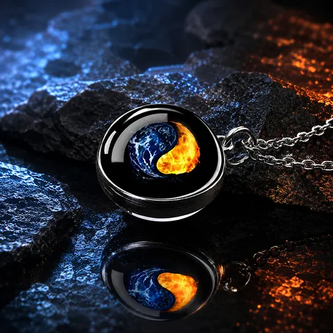 Collana con Ciondolo Rotondo in Vetro Aurora Yin Yang Fenice di Ghiaccio e Fuoco per Uomo Donna Catena in Lega Gioielli Galassia Regalo di Compleanno
