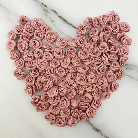 Mini Flores de Rosa de Cinta de Satén Flores Artificiales de Poliéster Para Fiesta de Bodas DIY Manualidades Envoltura de Regalos Decoración
