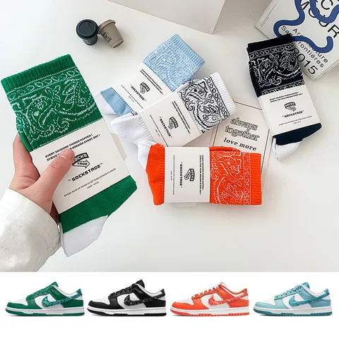 Unisex Paisley Print Crew Socks Cotton Blend Casual Streetwear Fashion Long Socks For Men And Women Sports Socks