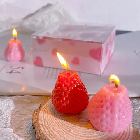 Handmade Soy Wax Strawberry Scented Candle Cute Fruit Aromatherapy Candle Valentine Day Gift Home Decor Table Ornament