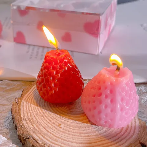 Handmade Soy Wax Strawberry Scented Candle Cute Fruit Aromatherapy Candle Valentine Day Gift Home Decor Table Ornament