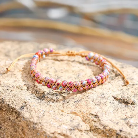 Pulseras envueltas de cuentas