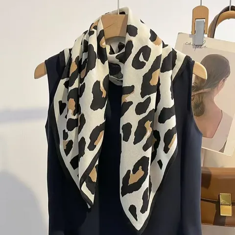 Pañuelo Cuadrado de Satén para Mujer Estampado de Leopardo Moda Bandana de Cabello Vintage Elegante Bufanda de Cuello