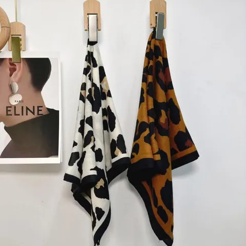 Pañuelo Cuadrado de Satén para Mujer Estampado de Leopardo Moda Bandana de Cabello Vintage Elegante Bufanda de Cuello