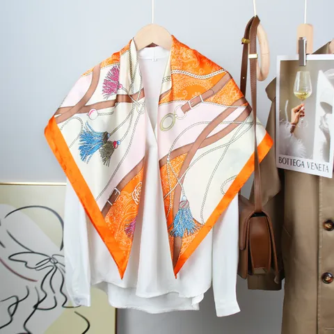 Pañuelo Cuadrado de Satén con Estampado Vintage Francés para Mujer Elegante Chal de Cuello Efecto Seda con Patrón de Cadena y Borlas Accesorios