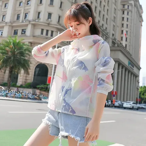 Women Sun Protection Jacket Thin Lightweight Hooded Zipper Coat Breathable Polyester Printed Outdoor Sunscreen Top Summer Wear