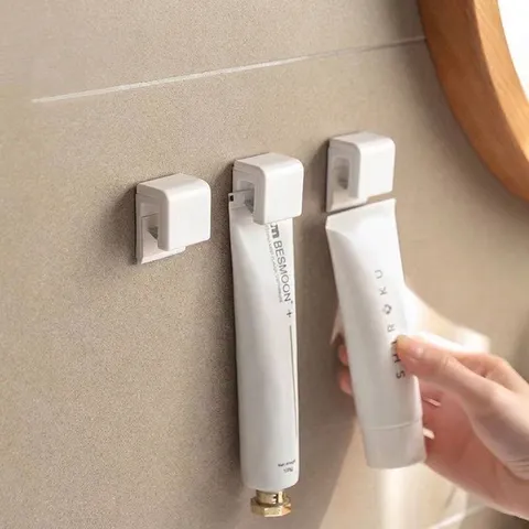 Wall-Mounted White ABS Plastic Toothpaste Facial Cleanser Storage Clip Punch-Free Bathroom Organizer Rack Hanging Holder