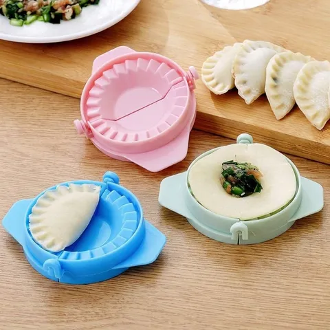 Manual Plastic Dumpling Maker Press Mold Crescent Shape Ravioli Skin Wrapper Cutter Kitchen DIY Cooking Tools Random Color