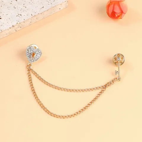 Trendy Alloy Heart Lock Key Chain Brooch Pin For Women Men Gold Silver Plated Rhinestone Suit Accessory Jewelry Gift