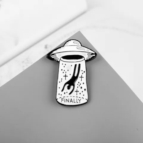 Alien UFO Enamel Pin Creative Finally Lettering Brooch Cartoon Badge Alloy Drip Oil Lapel Pin Fashion Jewelry For Backpack Clothing Hat Gift