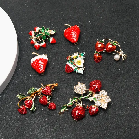 Creative Fruit Strawberry Brooch Pin Rhinestone Enamel Floral Alloy Lapel Pin Fashion Jewelry Accessories For Women