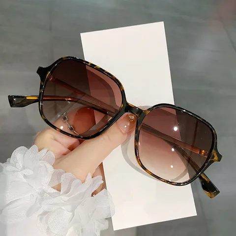Lunettes de Soleil Carrées à la Mode pour Femmes Hommes Unisexe Classiques Plastique Métal Protection UV400 Lunettes de Voyage Plein Air