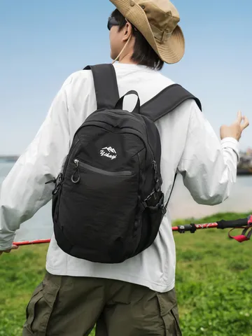 Sac à Dos de Plein Air en Nylon Décontracté Poches Multiples Sac de Voyage Respirant Léger Couleur Unie Sac d'École pour Étudiants Unisex