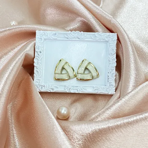 European Style Resin Jewelry Display Stand Vintage Relief Earring Holder Tray Ring Storage Organizer For Photo Props