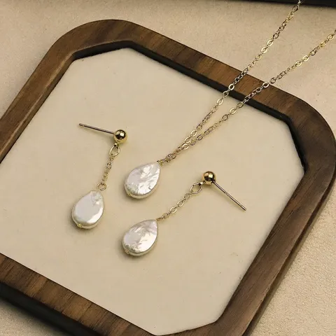 Juego de Joyas de Perlas Barrocas Naturales de Agua Dulce para Mujer Collar con Colgante de Gota de Agua y Pendientes de Botón Chapados en Oro
