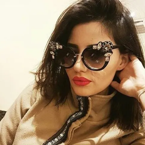 Women's Oversized Cat Eye Rhinestone Sunglasses Luxury Floral Decor UV400 Protection Trendy Large Frame Fashion Sunglasses