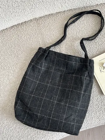 Vintage Dark Gray Plaid Drawstring Tote Bag Large Capacity Woolen Fabric Shoulder Bag For Women Commuter Daily Bag